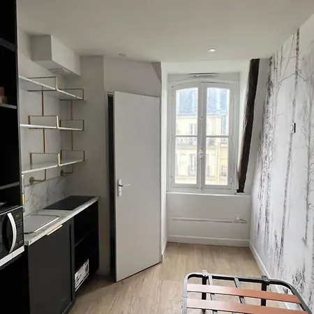 Batignolles, Montmartre 12m2 , Metro 13 Et 14 Parigi