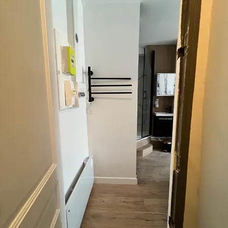 Batignolles, Montmartre 12m2 , Metro 13 Et 14 Parigi
