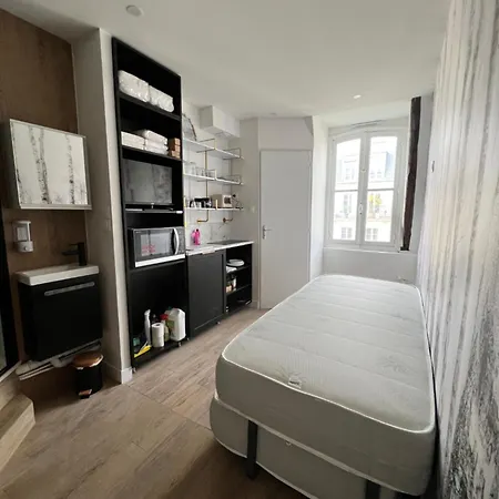 Batignolles, Montmartre 12m2 , Metro 13 Et 14 Appartamento Parigi