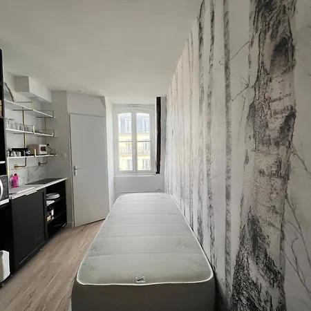 Batignolles, Montmartre 12m2 , Metro 13 Et 14 Appartamento Parigi