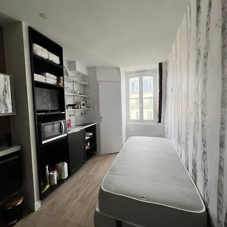 Appartamento Batignolles, Montmartre 12m2 , Metro 13 Et 14