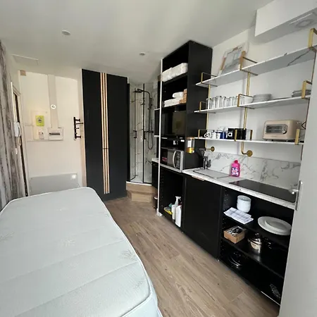 Appartamento Batignolles, Montmartre 12m2 , Metro 13 Et 14 *